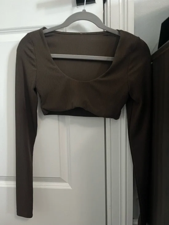 ALO Yoga Brown Ribbed Long Sleeve Crop Top - Picture 3 of 6